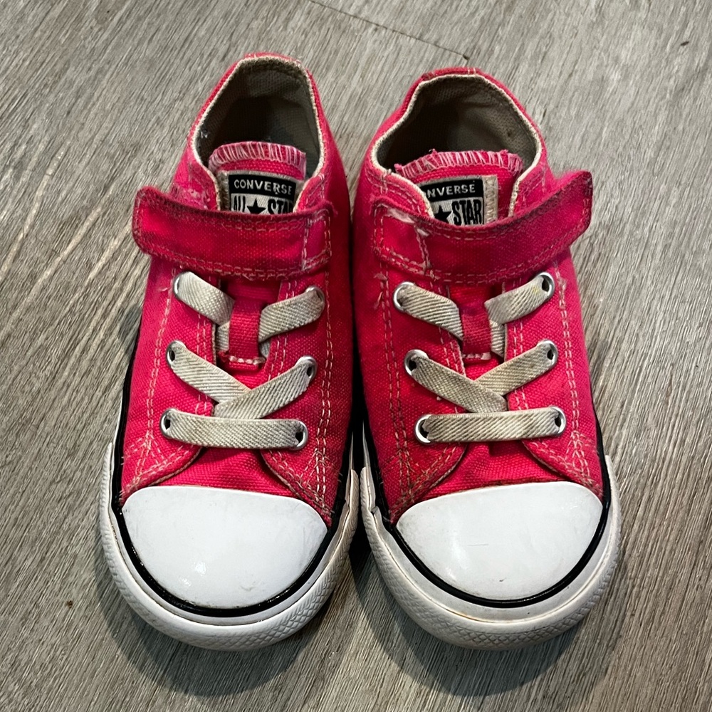Converse pink Shoes Toddler girls Sz 8
